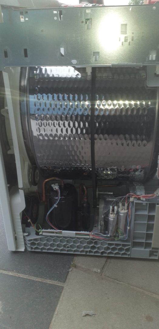 Het onderhouden van een droger door een monteur